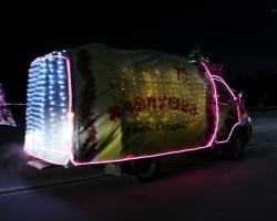 LED машины на шествии дедов морозов-53